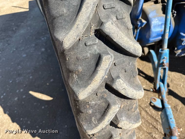 image for item NN9751 1992 Ford 5640 tractor