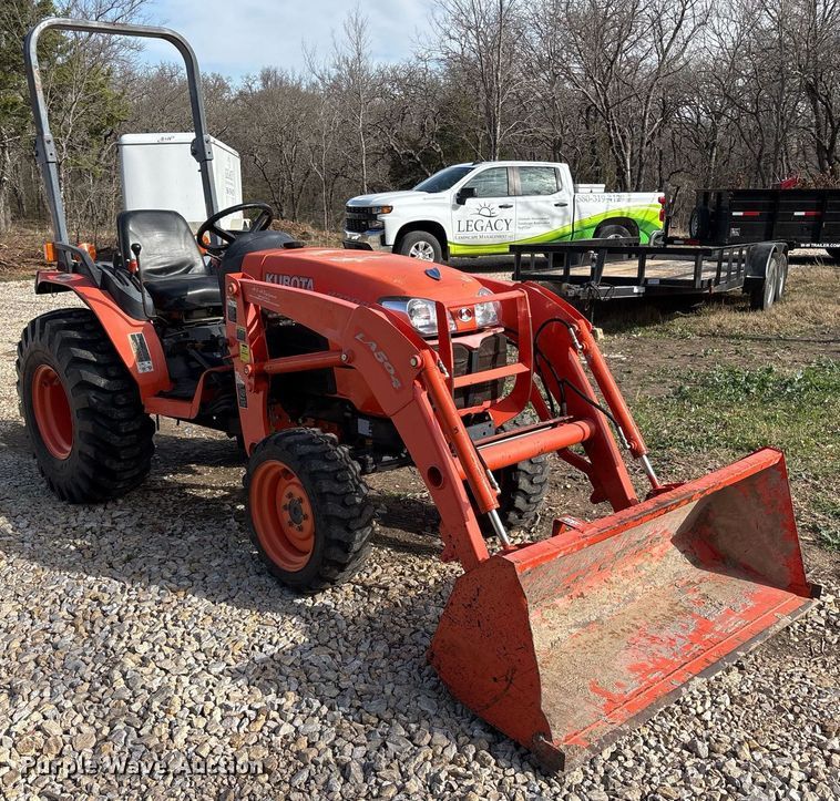 image for item OB9544 2007 Kubota B3200 HST MFWD tractor