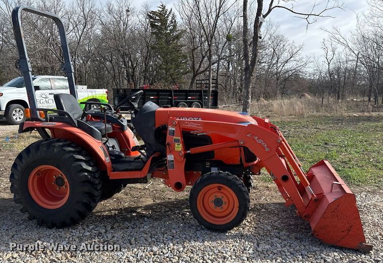 image for item OB9544 2007 Kubota B3200 HST MFWD tractor