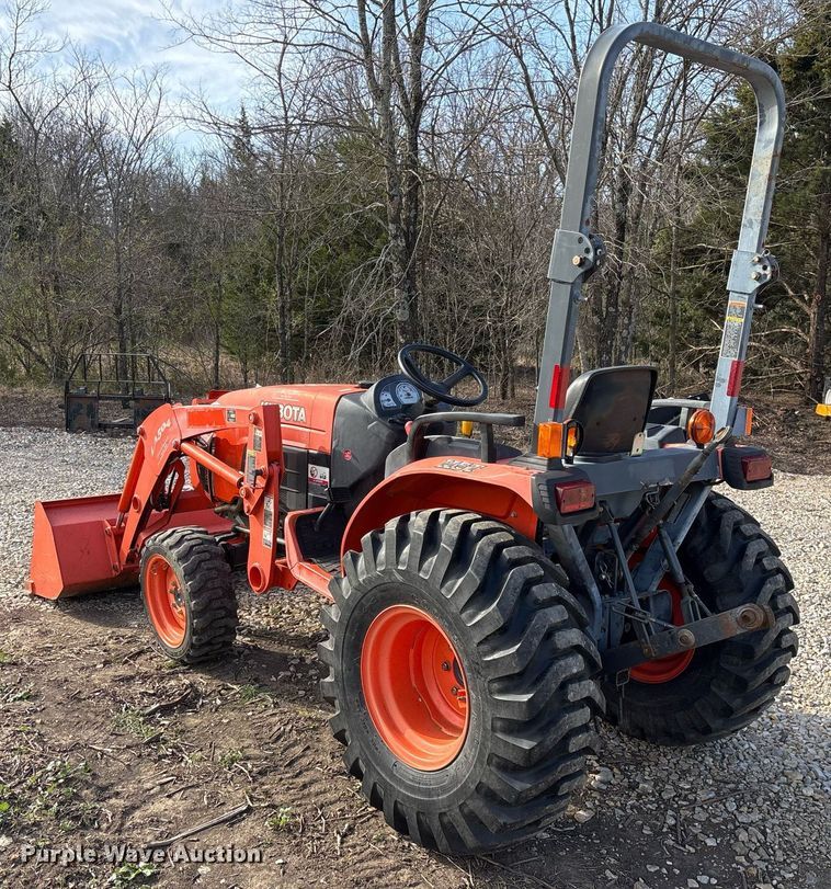 image for item OB9544 2007 Kubota B3200 HST MFWD tractor