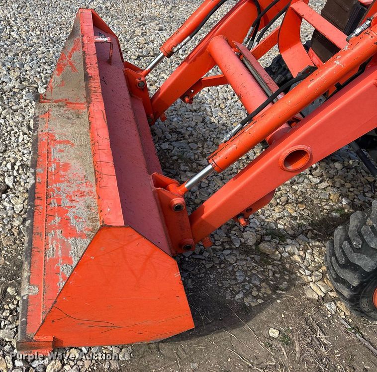 image for item OB9544 2007 Kubota B3200 HST MFWD tractor