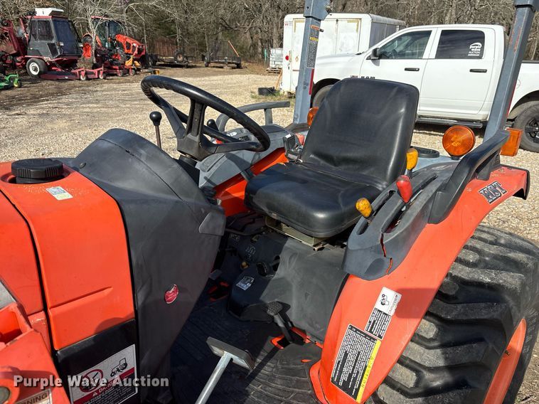 image for item OB9544 2007 Kubota B3200 HST MFWD tractor