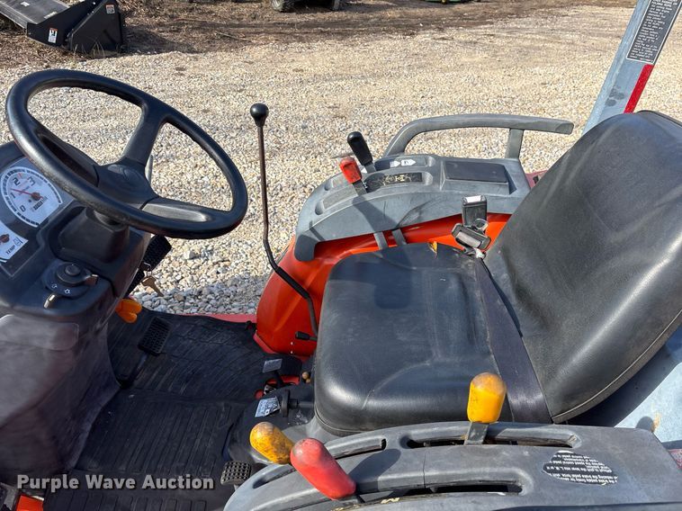 image for item OB9544 2007 Kubota B3200 HST MFWD tractor