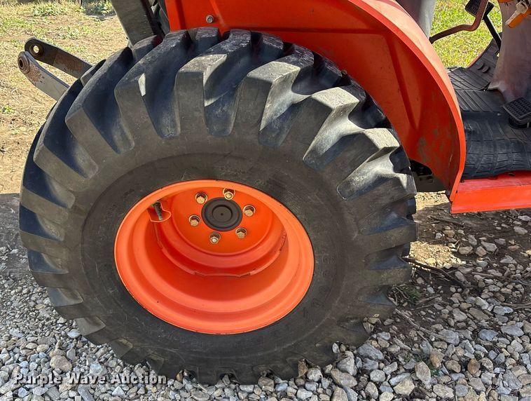 image for item OB9544 2007 Kubota B3200 HST MFWD tractor