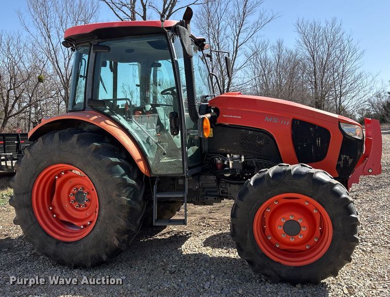 image for item OB9547 2015 Kubota M5-111D MFWD tractor