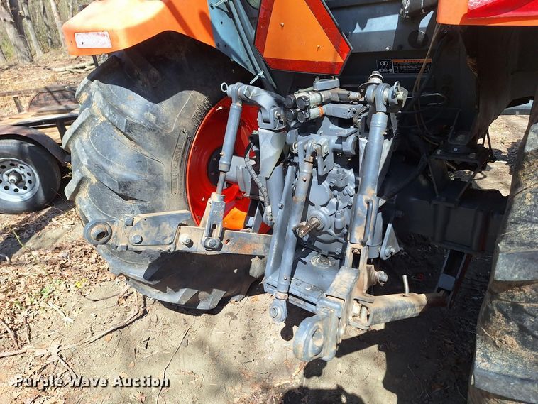 image for item OB9547 2015 Kubota M5-111D MFWD tractor