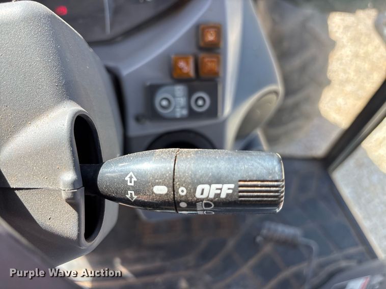 image for item OB9547 2015 Kubota M5-111D MFWD tractor