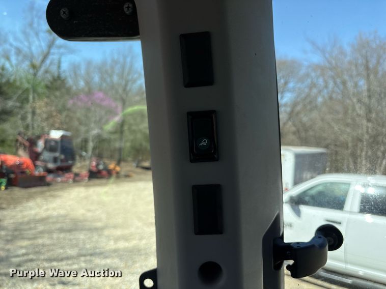 image for item OB9547 2015 Kubota M5-111D MFWD tractor