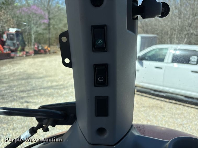 image for item OB9547 2015 Kubota M5-111D MFWD tractor