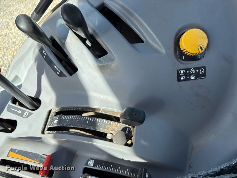 image for item OB9547 2015 Kubota M5-111D MFWD tractor