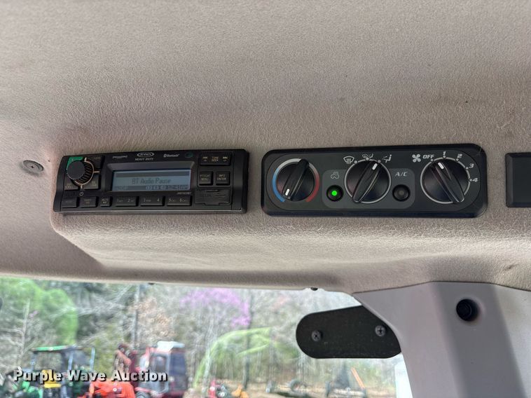 image for item OB9547 2015 Kubota M5-111D MFWD tractor