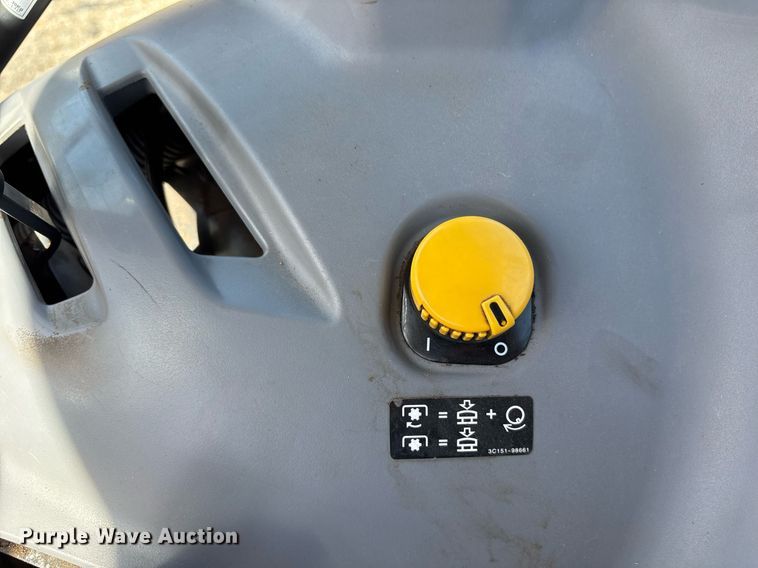 image for item OB9547 2015 Kubota M5-111D MFWD tractor