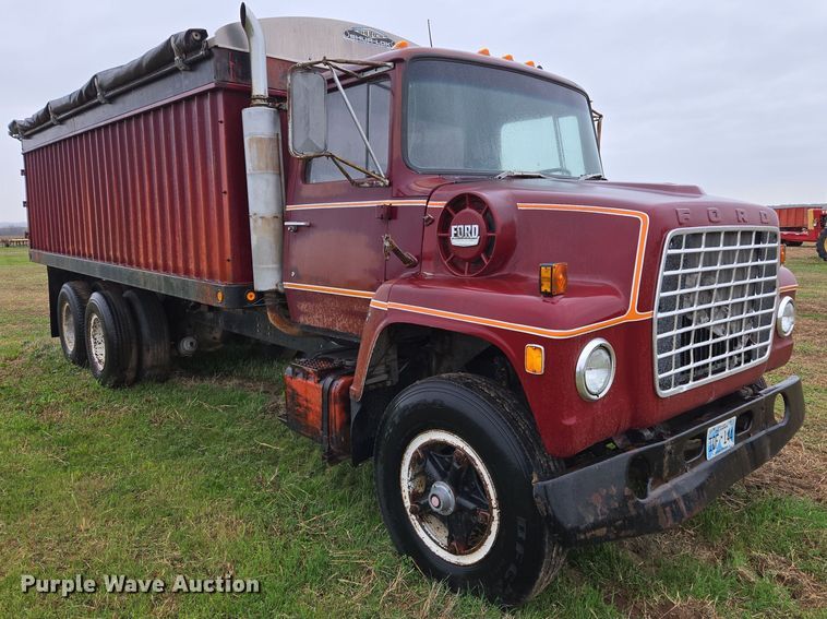 image for item OG9022 1973 Ford 9000 grain truck