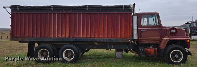 image for item OG9022 1973 Ford 9000 grain truck