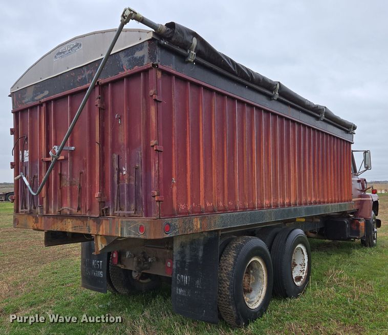 image for item OG9022 1973 Ford 9000 grain truck