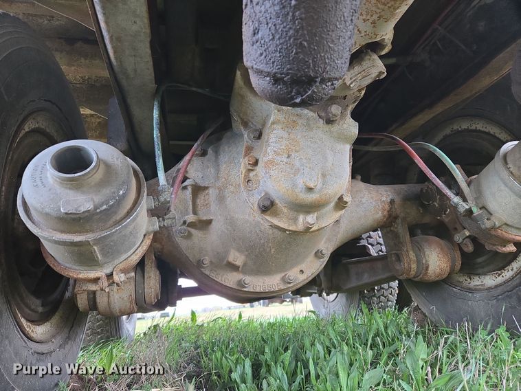 image for item OG9022 1973 Ford 9000 grain truck