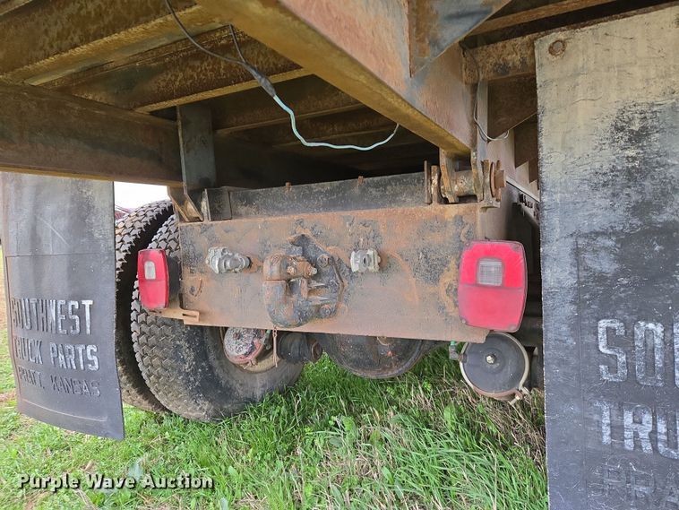 image for item OG9022 1973 Ford 9000 grain truck