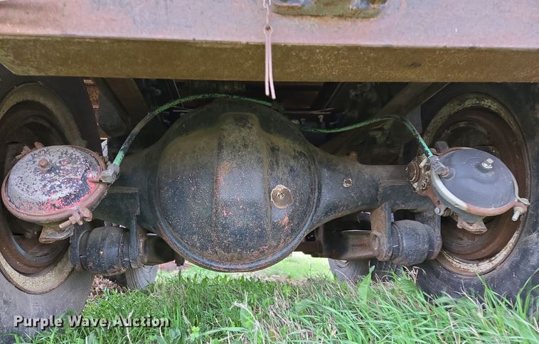 image for item OG9022 1973 Ford 9000 grain truck