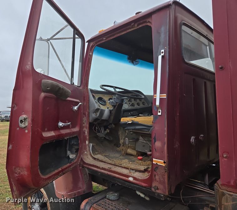 image for item OG9022 1973 Ford 9000 grain truck