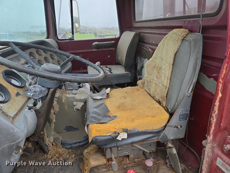 image for item OG9022 1973 Ford 9000 grain truck