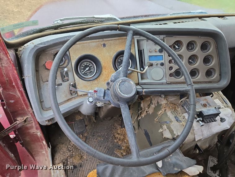 image for item OG9022 1973 Ford 9000 grain truck