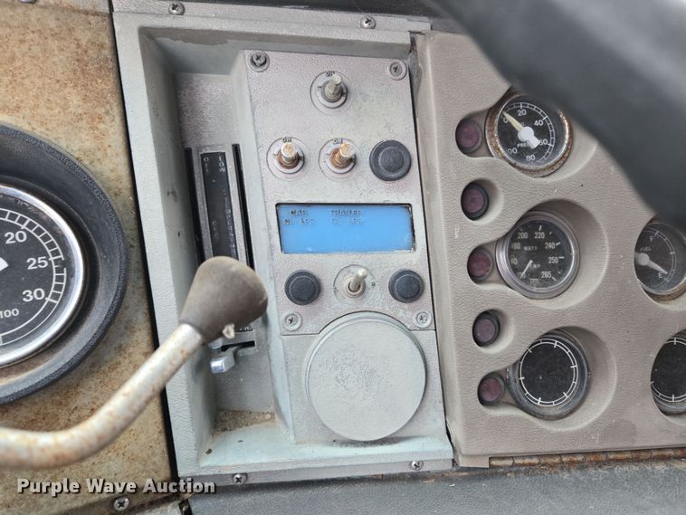 image for item OG9022 1973 Ford 9000 grain truck