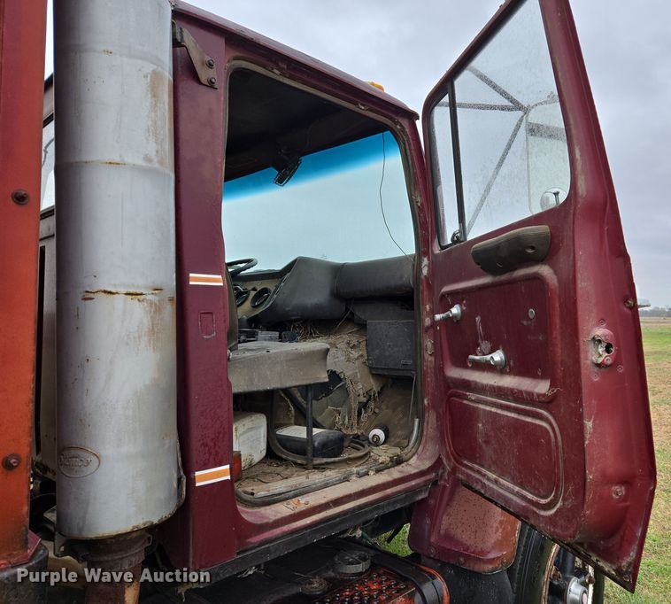 image for item OG9022 1973 Ford 9000 grain truck