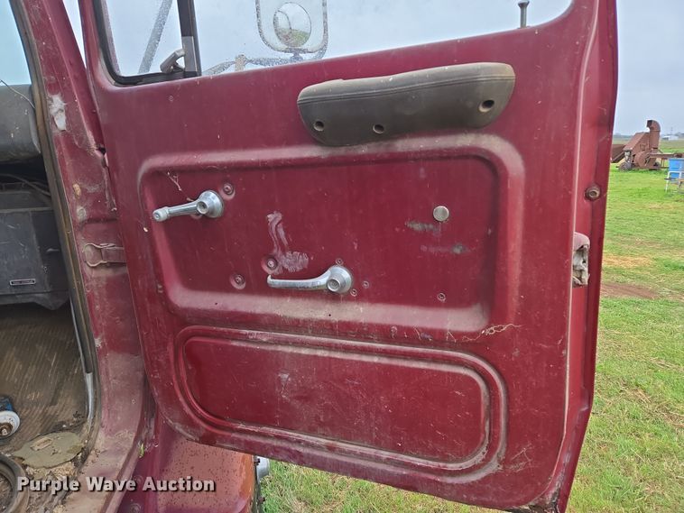 image for item OG9022 1973 Ford 9000 grain truck