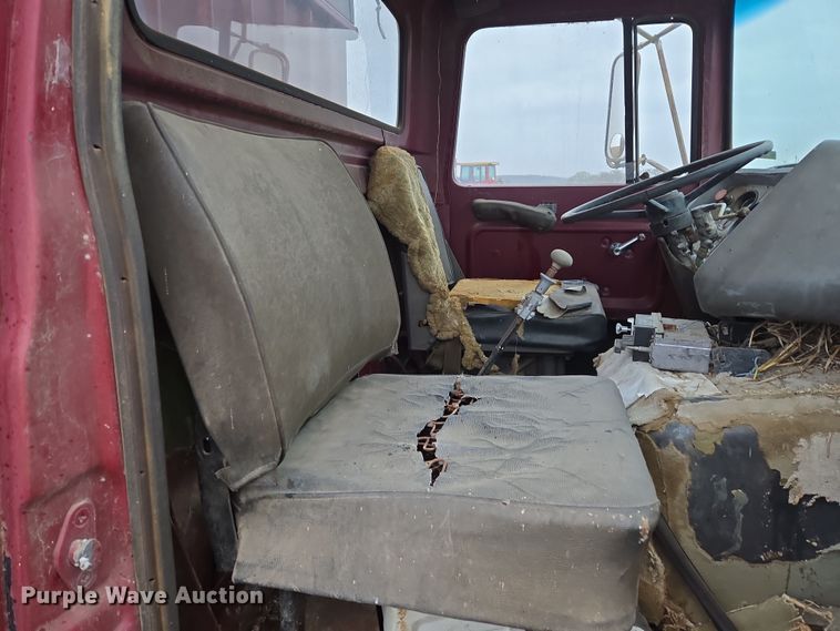 image for item OG9022 1973 Ford 9000 grain truck