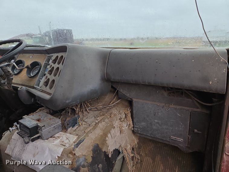 image for item OG9022 1973 Ford 9000 grain truck