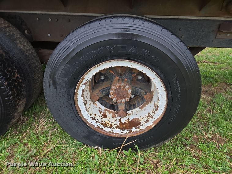 image for item OG9022 1973 Ford 9000 grain truck