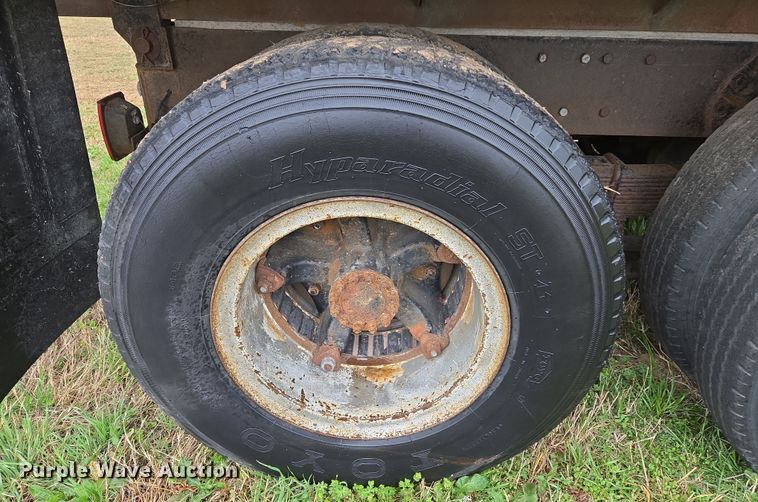 image for item OG9022 1973 Ford 9000 grain truck