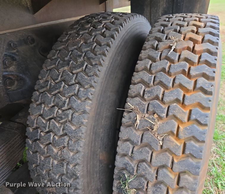 image for item OG9022 1973 Ford 9000 grain truck