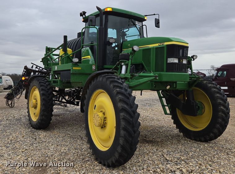 image for item YA0391 2006 John Deere 4710 sprayer