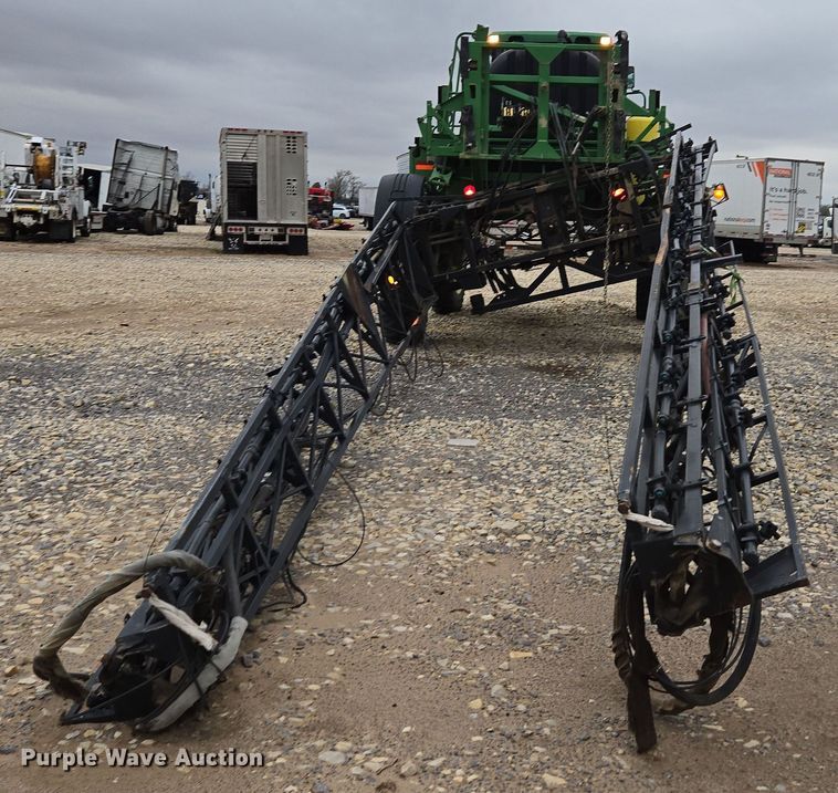 image for item YA0391 2006 John Deere 4710 sprayer