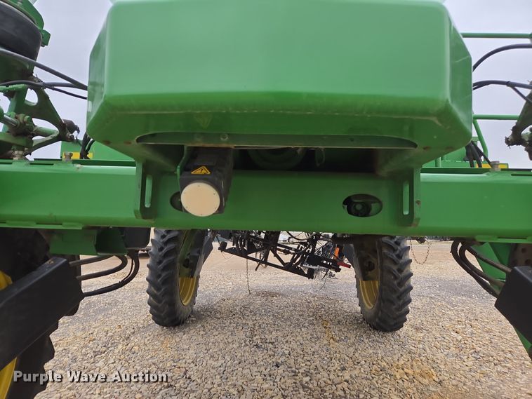 image for item YA0391 2006 John Deere 4710 sprayer
