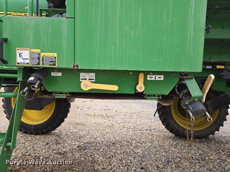 image for item YA0391 2006 John Deere 4710 sprayer