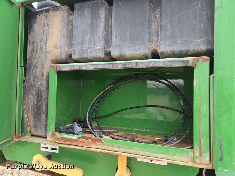 image for item YA0391 2006 John Deere 4710 sprayer