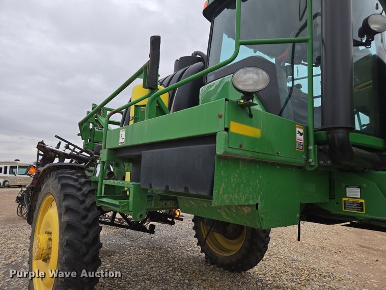 image for item YA0391 2006 John Deere 4710 sprayer