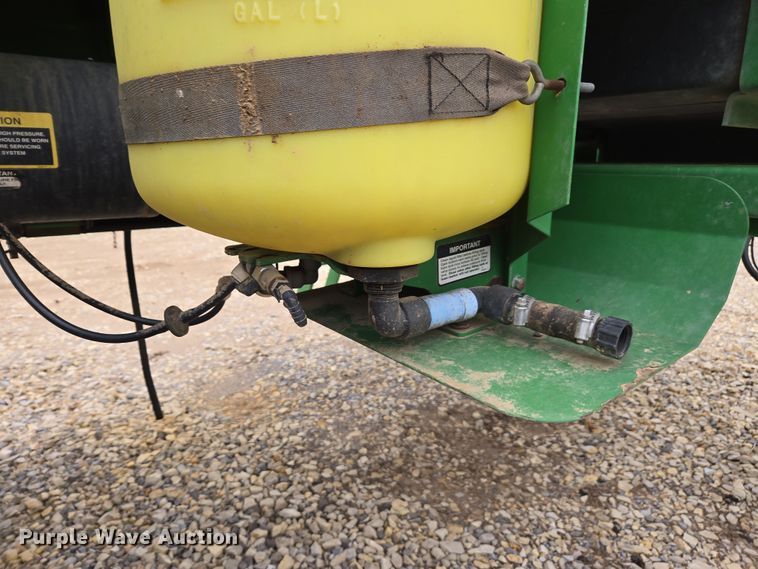 image for item YA0391 2006 John Deere 4710 sprayer