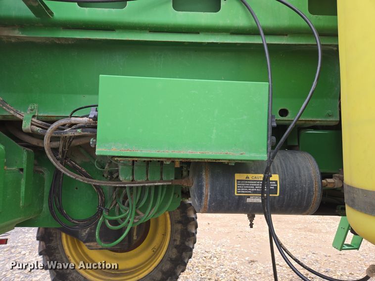 image for item YA0391 2006 John Deere 4710 sprayer