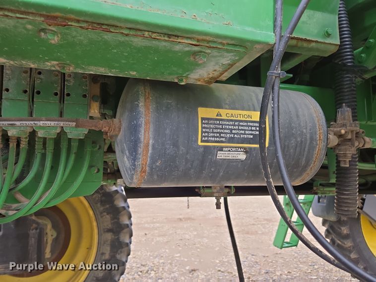 image for item YA0391 2006 John Deere 4710 sprayer