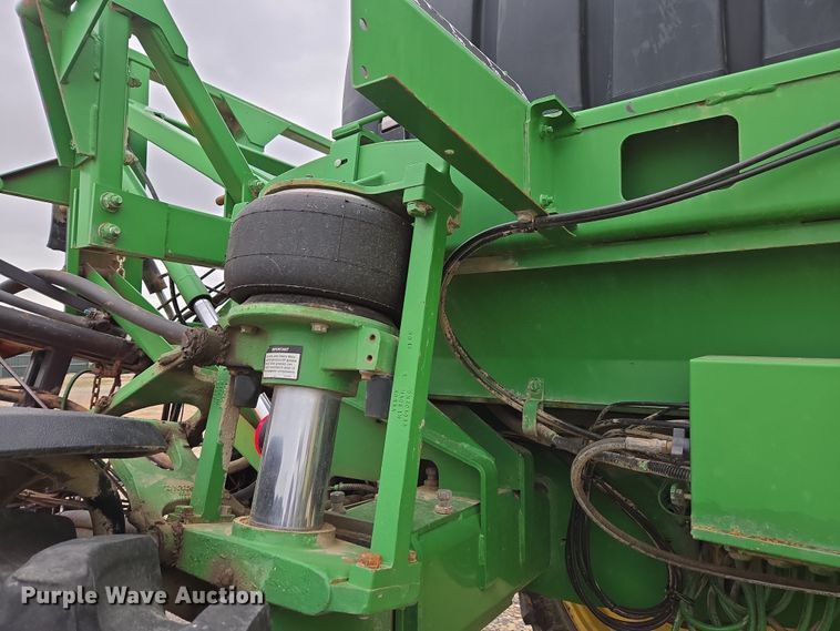 image for item YA0391 2006 John Deere 4710 sprayer