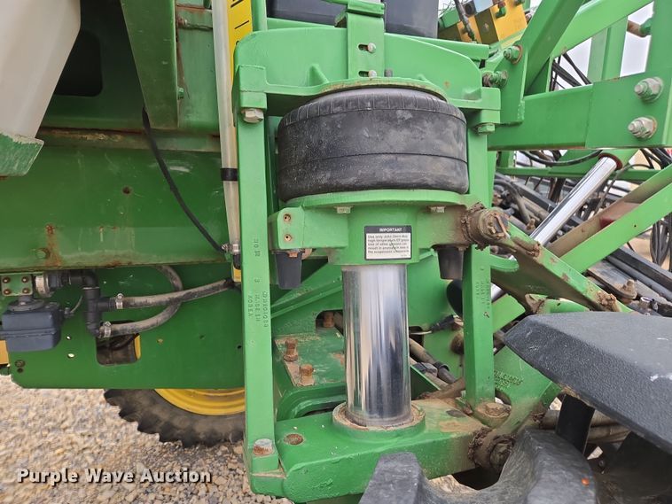 image for item YA0391 2006 John Deere 4710 sprayer