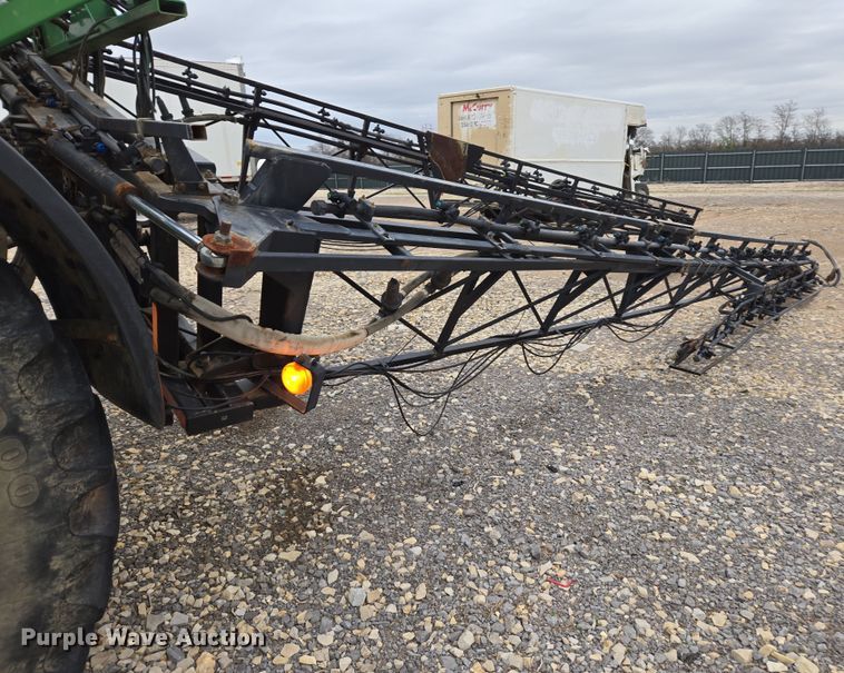 image for item YA0391 2006 John Deere 4710 sprayer