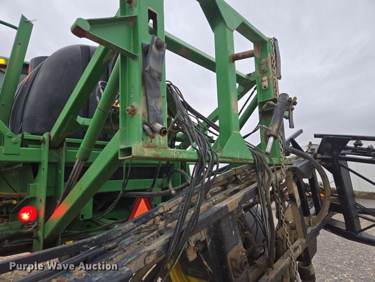 image for item YA0391 2006 John Deere 4710 sprayer