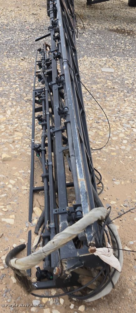 image for item YA0391 2006 John Deere 4710 sprayer