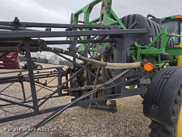 image for item YA0391 2006 John Deere 4710 sprayer