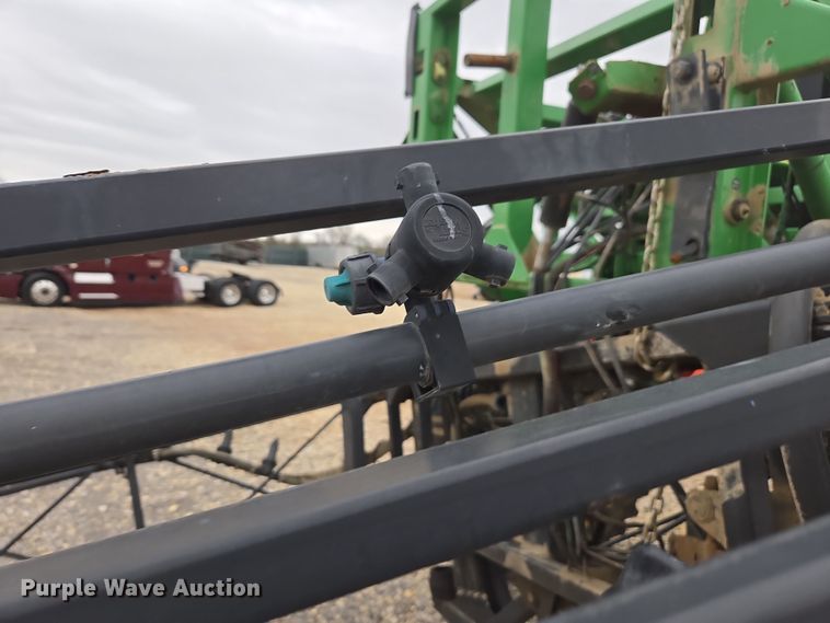 image for item YA0391 2006 John Deere 4710 sprayer