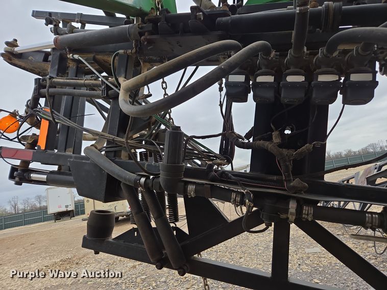 image for item YA0391 2006 John Deere 4710 sprayer